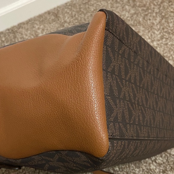 Michael Kors Signature Brown and Tan Tote🤎LIKE NEW🤎SUPER CLEAN🤎 - Picture 10 of 13
